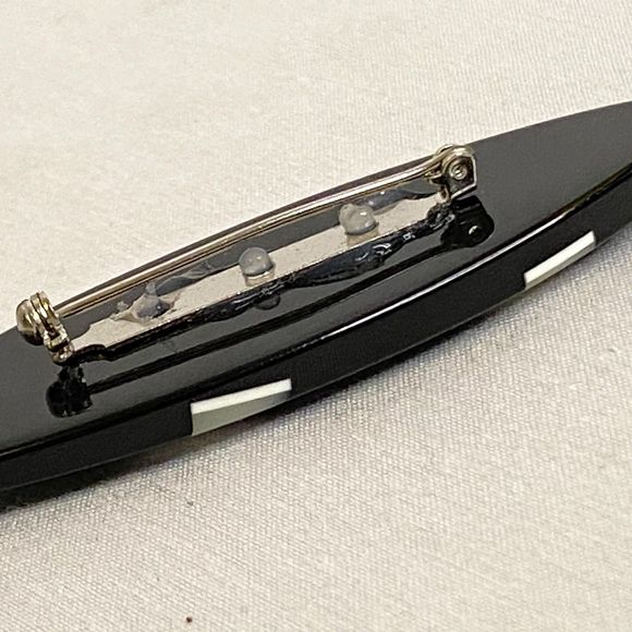 Black And Moonstone White Resin Oval Brooch - Picture 7 of 8